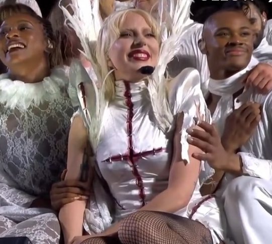 LiziTheRainbow's tweet photo. @ladygaga Thank you mother for always showing us love and kindness. Our hearts are with yours eternally and that crowd is a testament to how much love we have for you and in how many ways you changed and shaped our lives for the better🖤 #monsterforlife https://t.co/pMgQDSQJ7c