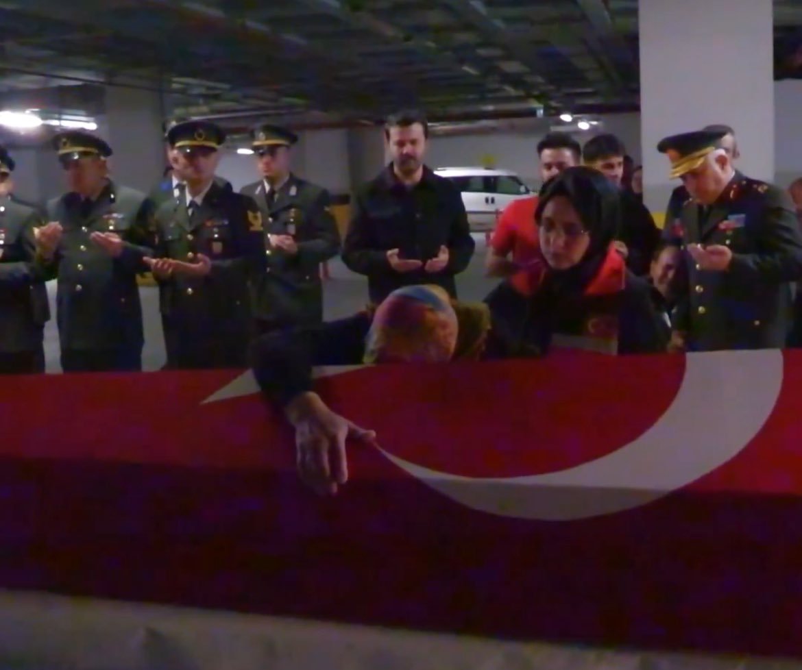 Toprağını sıksan şehit kanı çıkacak ülkemde bu kadar kansız türedi.