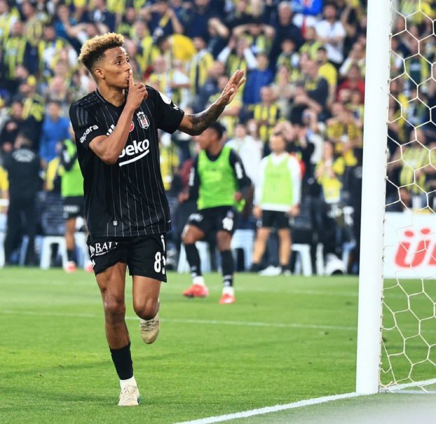 Gedson Fernandes: “Bir arkadaşım bana ‘Senin derbilerde göz rengin yeşil oluyor’ demişti.”

(beIN SPORTS)