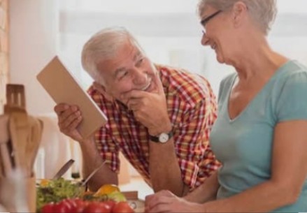 freddycon4salud's tweet photo. 🧬 Lo que comes modifica tus genes: el resveratrol repara ADN, el omega-3 frena inflamación y los polifenoles alargan la vida. Guía de nutrientes que activan longevidad: 👇#Epigenética  
https://t.co/rW8dpe147U https://t.co/Isu9FZ9NAN