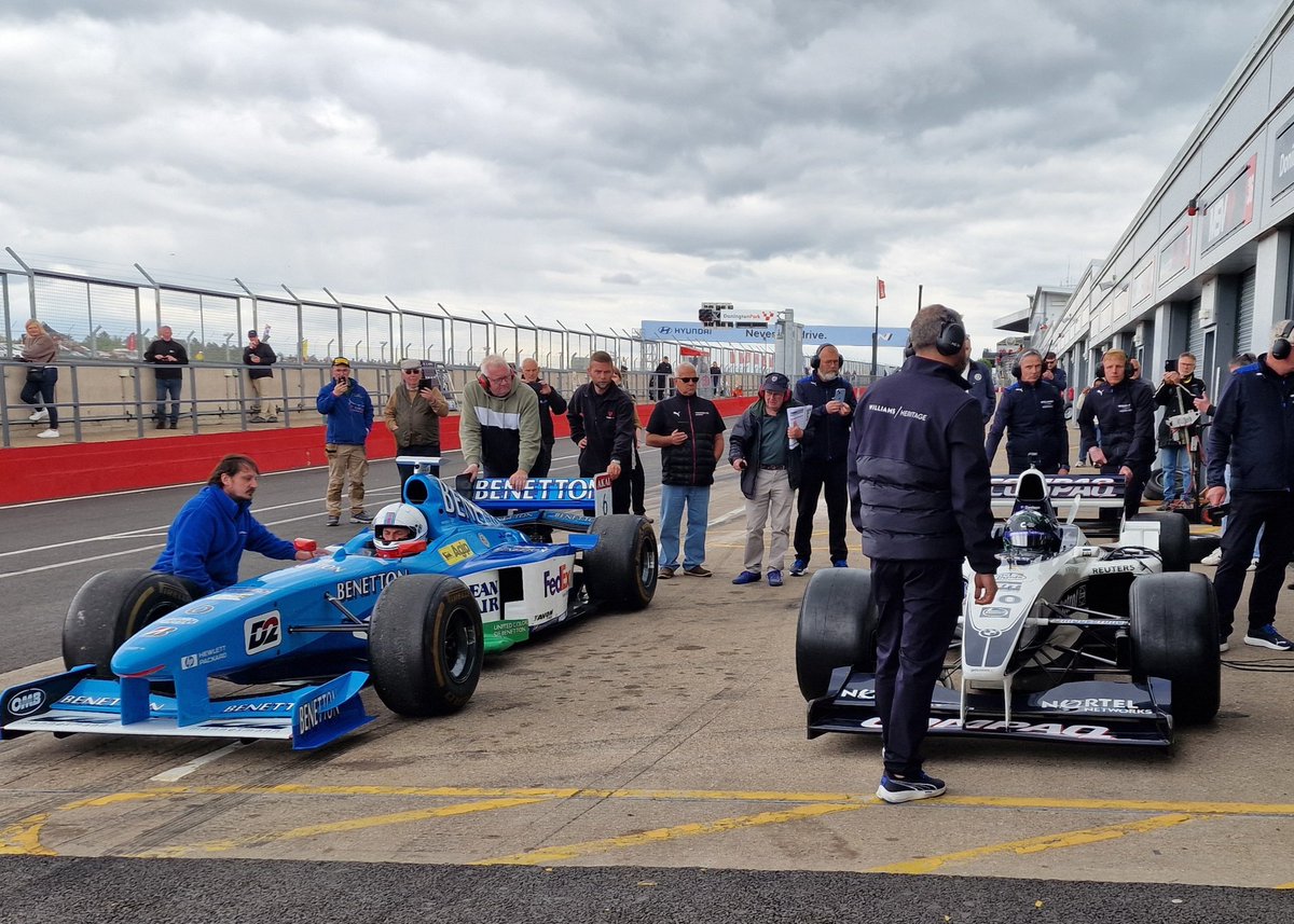 MConstanduros's tweet image. Fabulous weekend with the @F1 cars @donington_hist Awesome to hear the V10s roaring around @DoningtonParkUK #MotorRacingLegends @WilliamsRacing #Benetton