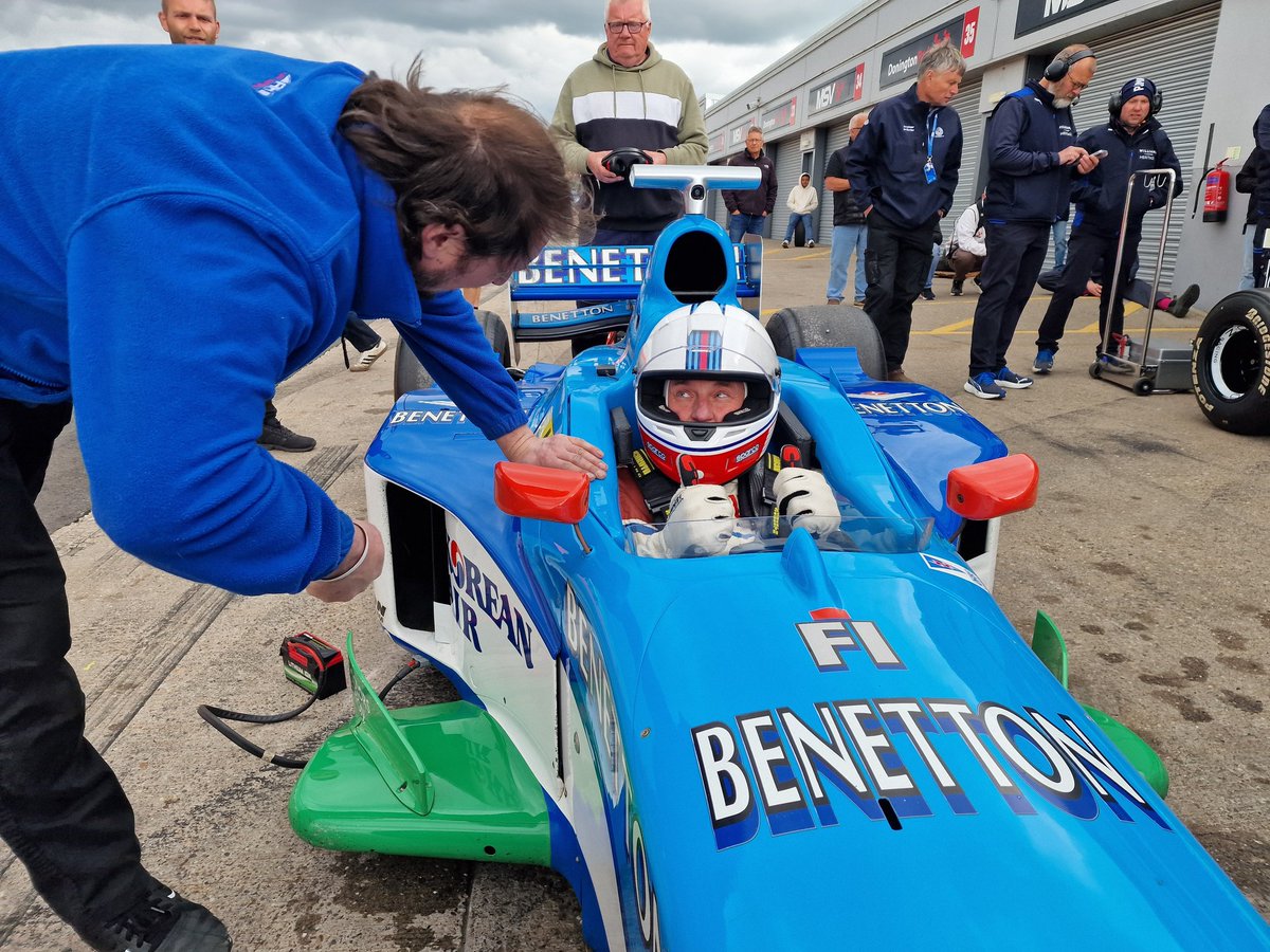 MConstanduros's tweet image. Fabulous weekend with the @F1 cars @donington_hist Awesome to hear the V10s roaring around @DoningtonParkUK #MotorRacingLegends @WilliamsRacing #Benetton