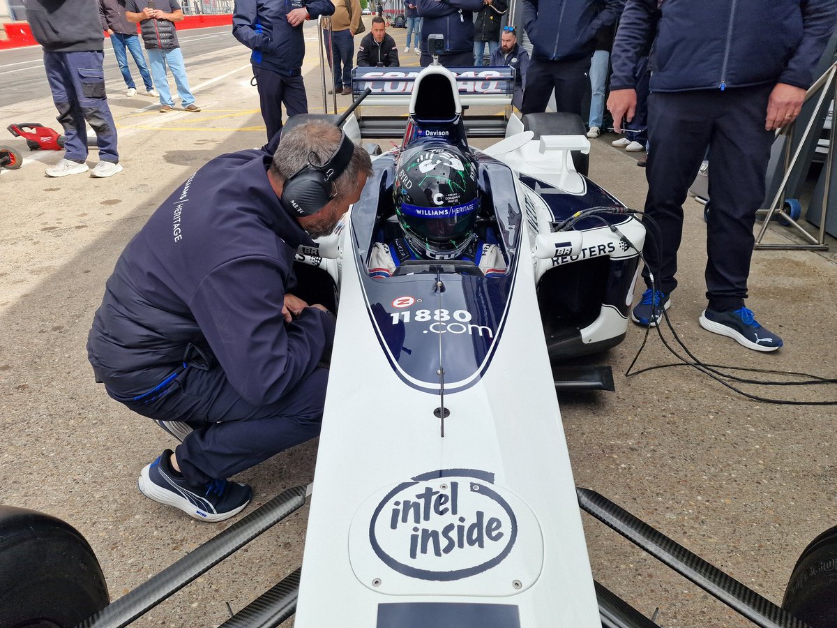 MConstanduros's tweet image. Fabulous weekend with the @F1 cars @donington_hist Awesome to hear the V10s roaring around @DoningtonParkUK #MotorRacingLegends @WilliamsRacing #Benetton
