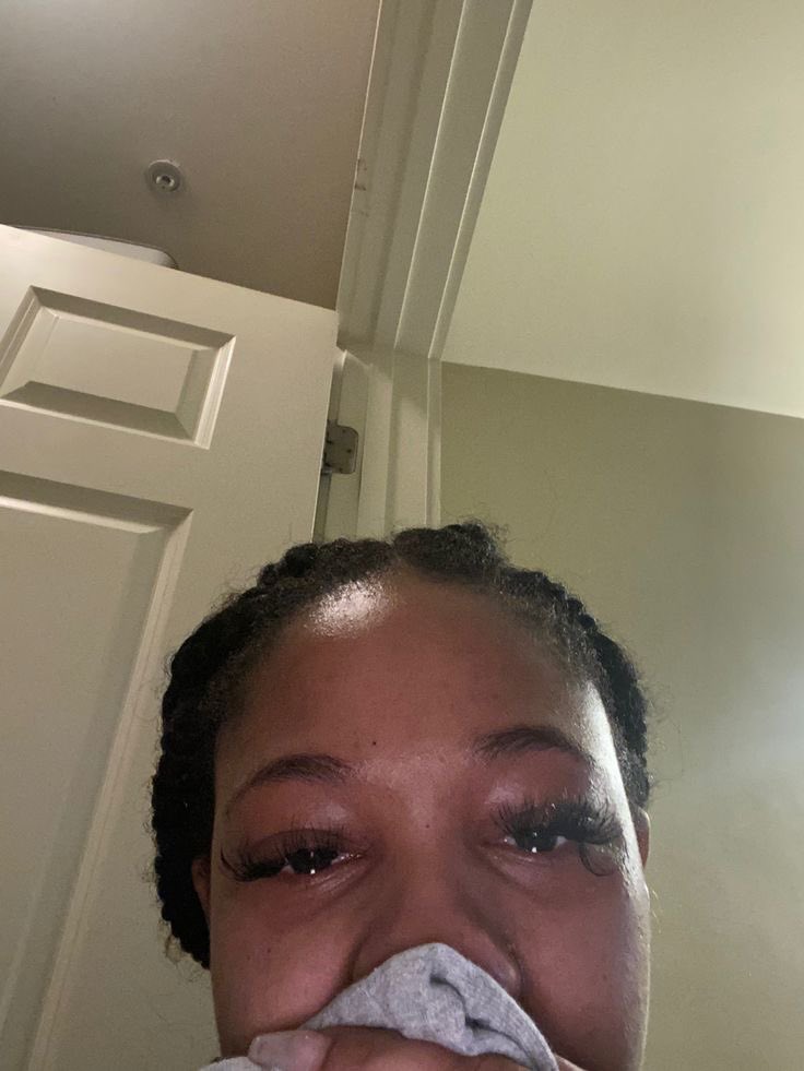 cutiie_sniggles's tweet photo. Thando is hurting her mother 💔one day she’ll regret not choosing her mother over this stupid lizard 🦎 #IsencaneLengane https://t.co/aY6Db4LJrp