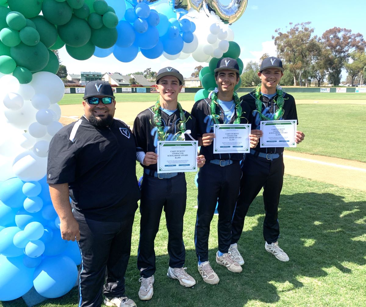 OC Sports Zone (@ocsportszone) on Twitter photo THREE IRVINE VAQUERO BASEBALL PLAYERS RECEIVE THE CASEY DUMONT CHARACTER SCHOLARSHIP AWARD
PHOTO: Tim Burt, OC Sports Zone
CLICK LINK:
ocsportszone.com/three-irvine-b… <a href="/OCSportsZone/">OC Sports Zone</a> <a href="/Irvinebaseball/">Vaqueros Baseball</a> <a href="/FernandoMDonado/">Fernando M. Donado</a> <a href="/AdamValencia21/">Adam Valencia</a> <a href="/JAC0BRAM0S/">Jacob Ramos</a> <a href="/TimBurtIrvine/">Tim Burt</a> <a href="/coachlockwood/">Mike</a> THREE IRVINE VAQUERO BASEBALL PLAYERS RECEIVE THE CASEY DUMONT CHARACTER SCHOLARSHIP AWARD
PHOTO: Tim Burt, OC Sports Zone
CLICK LINK:
ocsportszone.com/three-irvine-b… <a href="/OCSportsZone/">OC Sports Zone</a> <a href="/Irvinebaseball/">Vaqueros Baseball</a> <a href="/FernandoMDonado/">Fernando M. Donado</a> <a href="/AdamValencia21/">Adam Valencia</a> <a href="/JAC0BRAM0S/">Jacob Ramos</a> <a href="/TimBurtIrvine/">Tim Burt</a> <a href="/coachlockwood/">Mike</a>