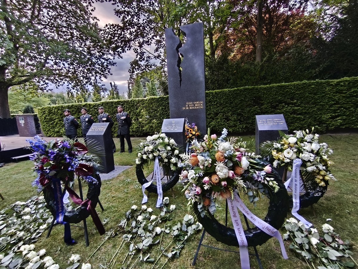 arjenkorevaar's tweet image. Vanavond stond Barneveld stil. #dodenherdenking2025