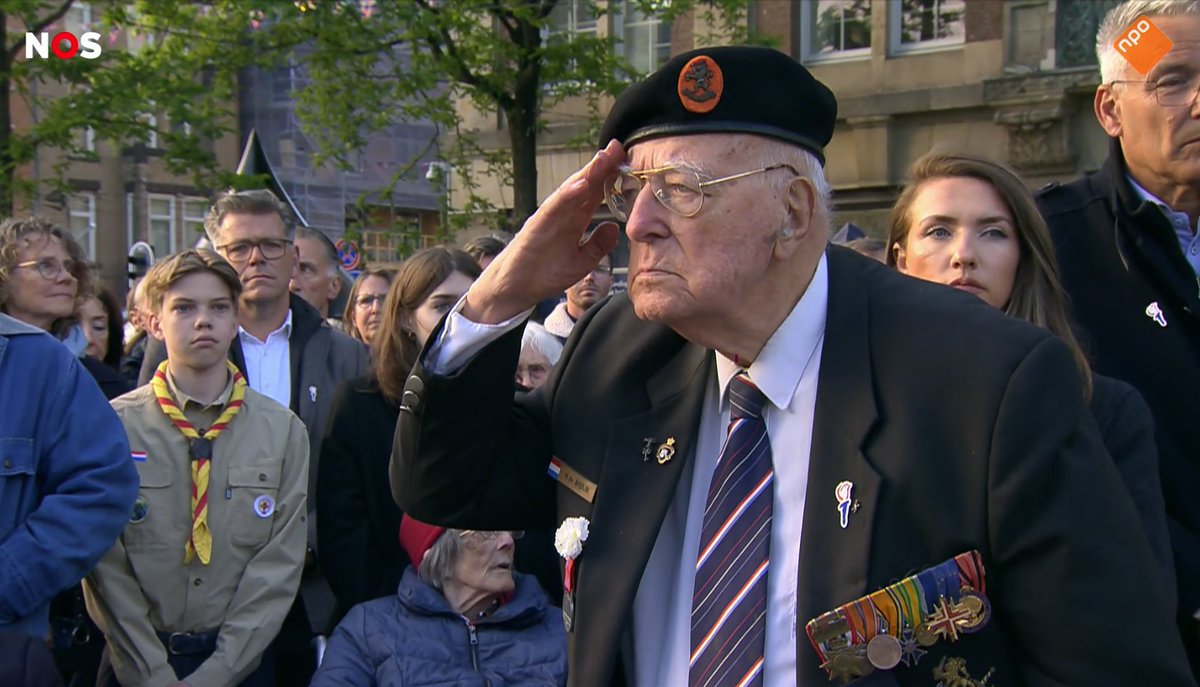 marcnihot's tweet photo. @talithamuusse Helemaal waar @talithamuusse,
Dit is één van de mannen die gestreden heeft voor onze #vrijheid.
Hij zal ongetwijfeld denken aan zijn #kameraden die #gesneuveld zijn.
Al is het alleen voor deze man, dat de #Nationaledodenherdenking moet #Nationaal blijven. https://t.co/lI1WgTt7UY