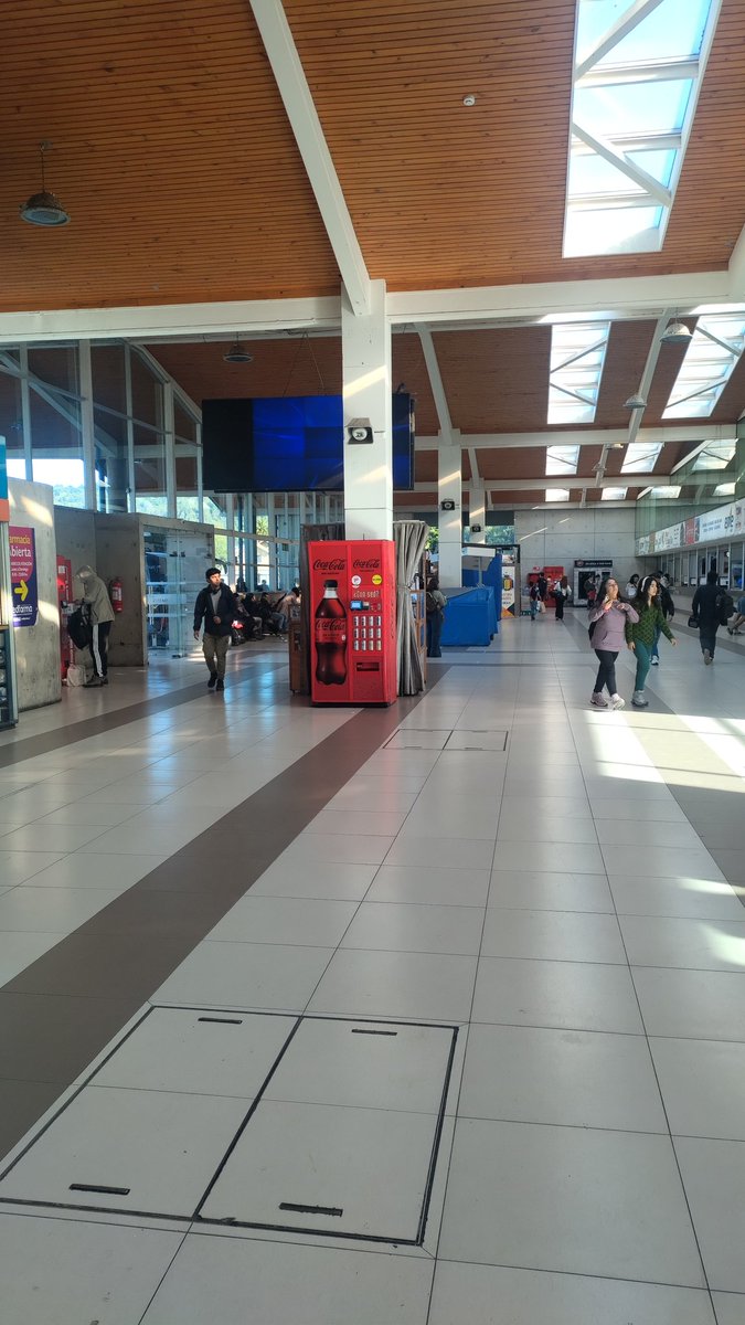Con esta foto del re feo terminal de buses Collao de #Concepcion quiero recordar que el de #Valdivia es un lujo.