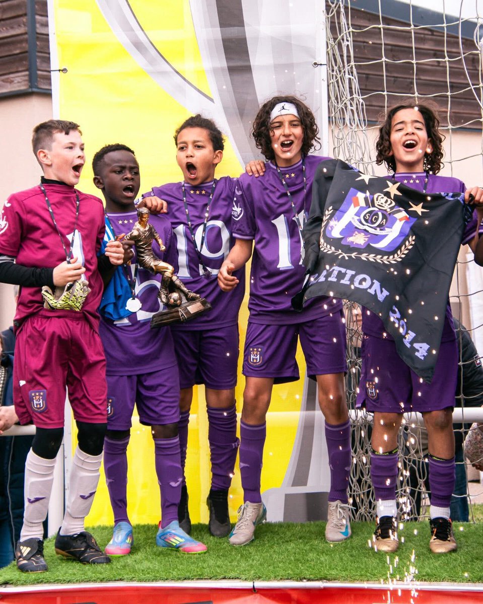 RisleCup's tweet photo. [#RisleCup] 𝐋𝐞 𝐑𝐒𝐂 #𝐀𝐧𝐝𝐞𝐫𝐥𝐞𝐜𝐡𝐭 @rscanderlecht 𝐜𝐡𝐚𝐦𝐩𝐢𝐨𝐧 𝐝𝐞 𝐥𝐚 𝐑𝐢𝐬𝐥𝐞 𝐂𝐮𝐩 𝟐𝟎𝟐𝟓 ! 🏆

Les Belges l’ont emporté 2-0 face au PSG ! 👏

📸 Aaron Lemarchand

#FCSN #ForzaKiny #RisleCup https://t.co/iVr3BEFbXT