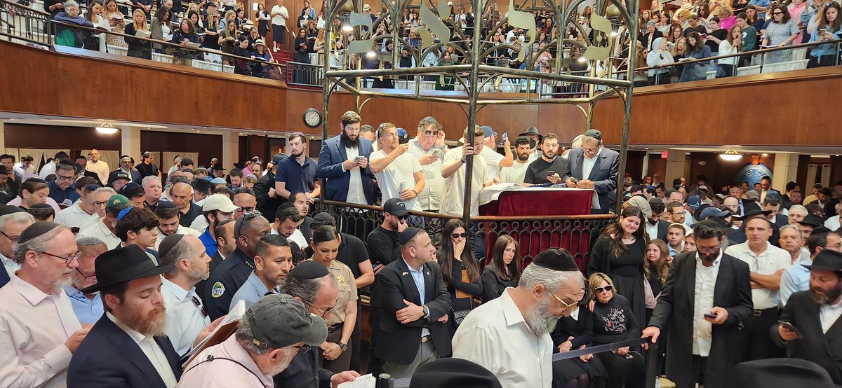 Sheriff_Rosie's tweet image. I extend my deepest condolences to the Lipskar family and the entire Jewish community on the passing of Rabbi Sholom Lipskar.

Rabbi Lipskar was a source of spiritual strength and moral leadership for countless people, and I am grateful for the friendship we shared. His wisdom,…