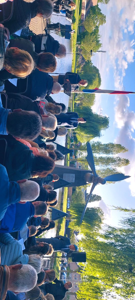 Mooie 4 mei herdenking bij de Propeller in Kudelstaart. Grote belangstelling voor deze herdenking.
