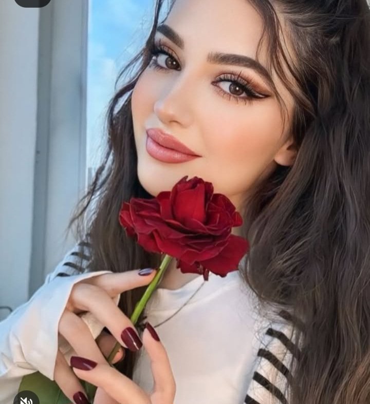 من للطموحِ إذا فؤادكَ أعرضَ
من للحياةِ إذا قنعت بما مضى!

لازالَ في الأيّـام حلمًا مزهرًا 
لا يُزهرُ الدربَ؛ سوى أن تنهضَ

لا تنتظر من غير نفسكَ داعمًا
فالنفسُ أوفى من أعانَ وحرّضَ