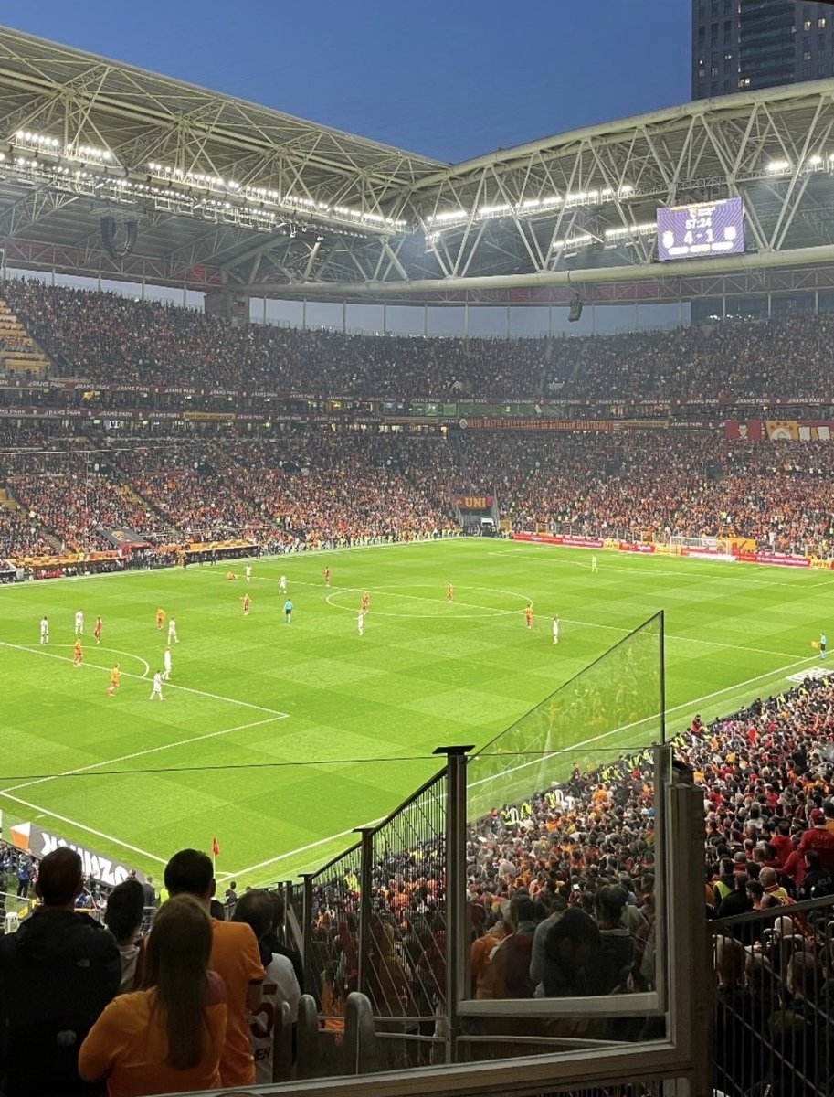 Dün stadyuma gittim şu Skor belirdi bugun Kadıköye gittim fener yerin dibine girdi😂😂
#MAYISLARBİZİMDİR 
#Galatasaray
