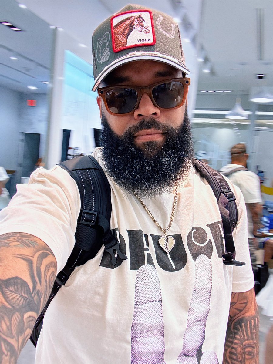 We live baby on Twitch!!!!