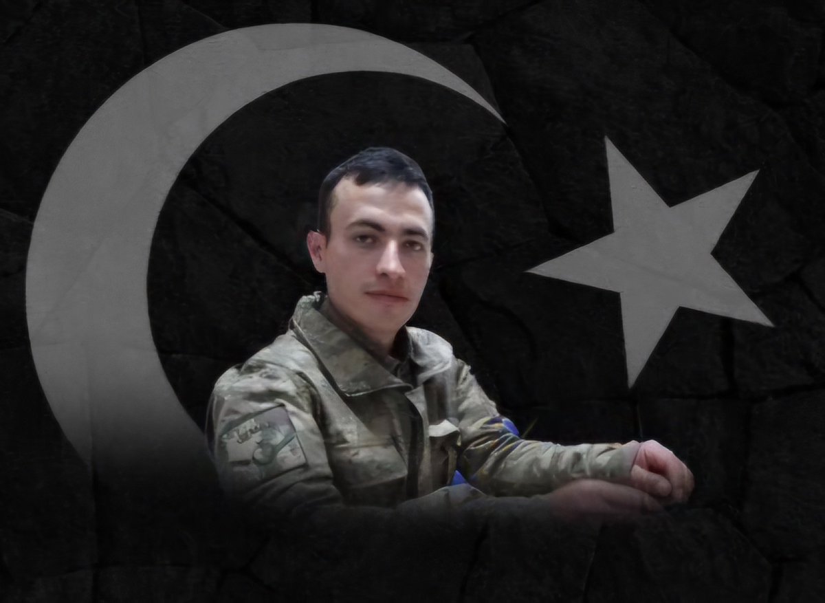 4 Mayıs 2025'i de acıyla bitirdik.
Ne evladına ballı milletvekili maaşı bırakabildi, ne de en pahalı özel hastanede devlet imkanıyla tedavi olma şansı olacak.
Önder Özen şu kısacık ömrünü cumhuriyetin hayrı görmeye çalışarak değil,  onu yaşatmaya çalısarak geçirdi.
Ruhun şâd