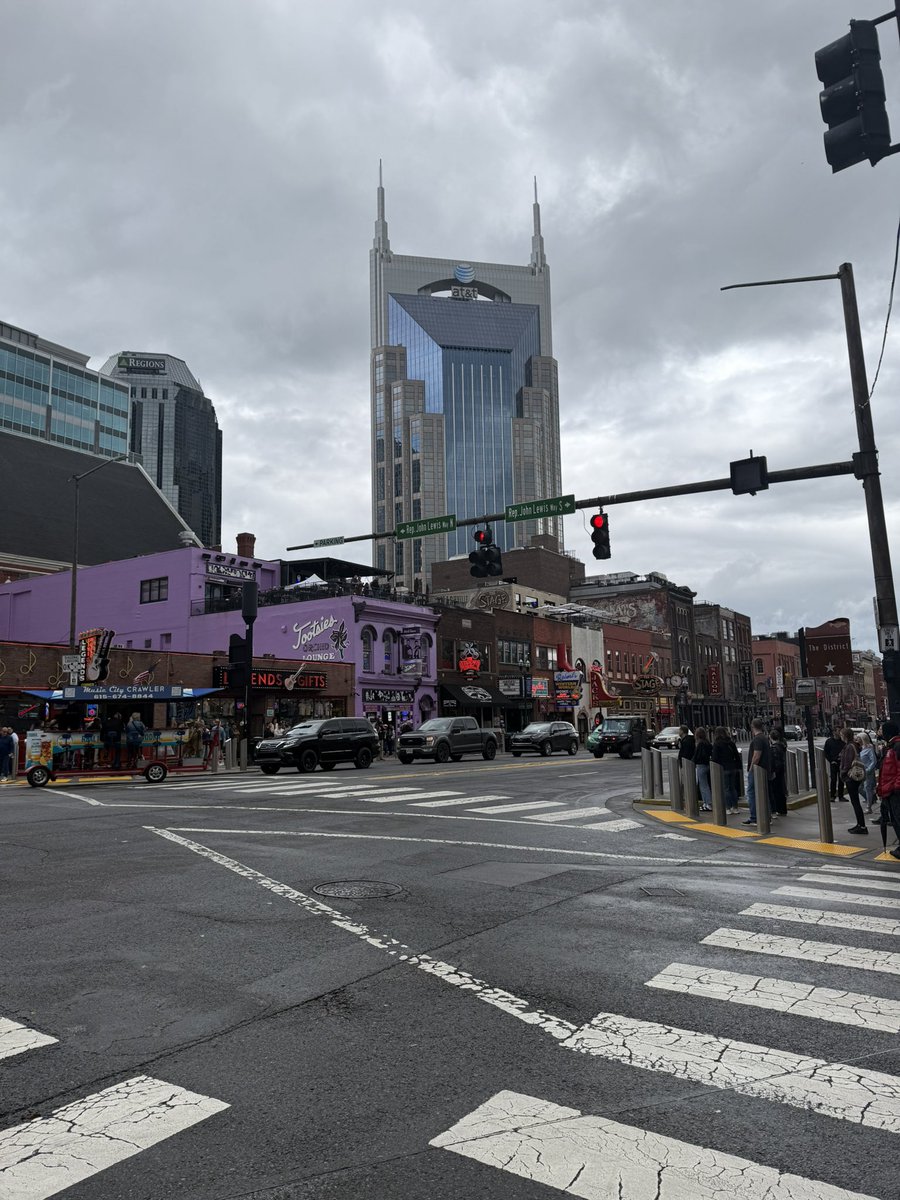 ZoeSpratling's tweet photo. Nashville giving me a taste of home with this weather. Day off today if I have any local friends that want to hang or please recommend some good ramen places!! https://t.co/YhUziaP66k