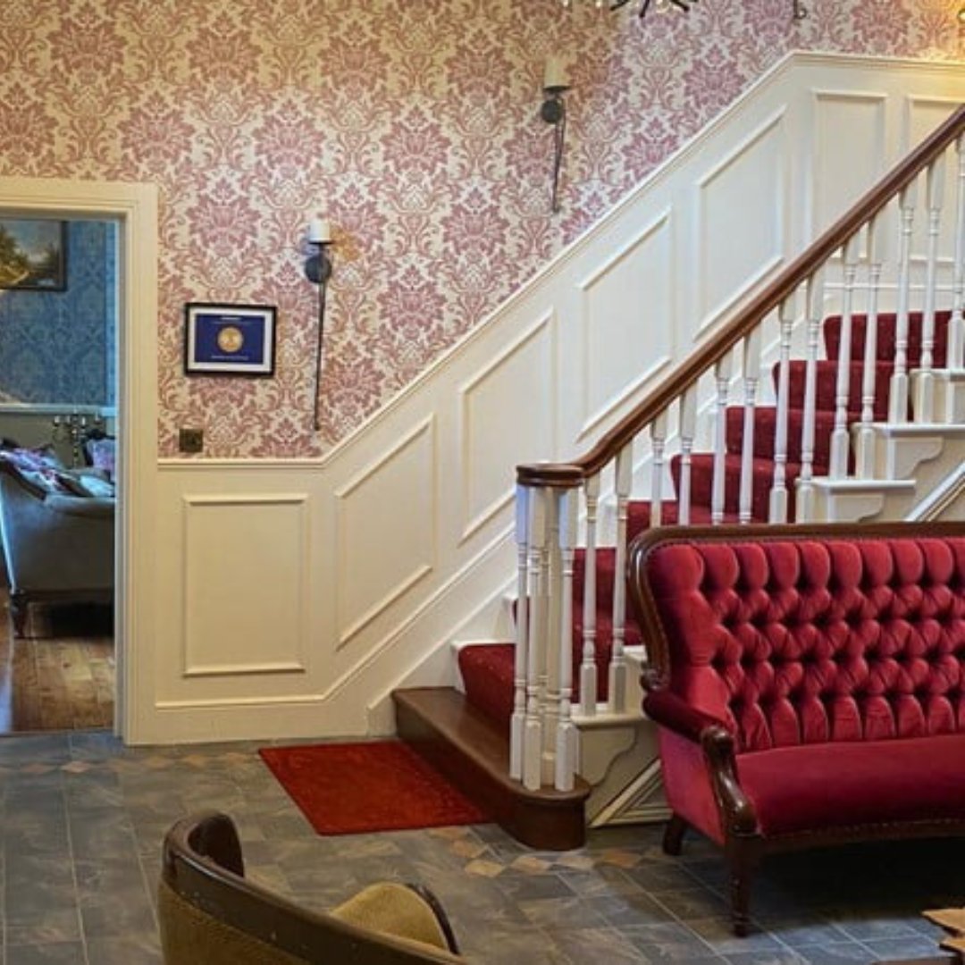 ClareTourism's tweet image. 💛💙 Stay in Comfort in County Clare! Bealkelly Country House is a restored Georgian residence overlooking Lough Derg, where you'll be met with lake views, warm hospitality, and a touch of old-world charm. 

✨ Learn more:
🔗 VisitClare.ie/accommodation

#VisitClare #SundayStay