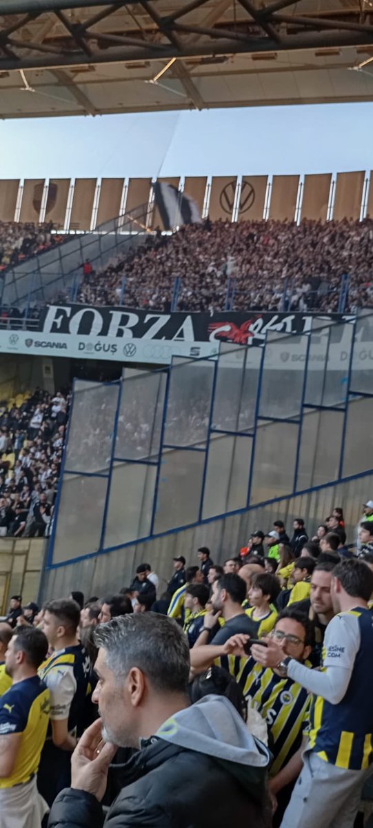 Geldik koyduk dönüyoruz twitter bebeleri istifa diye bile  bağıramıyorsunuz öğrenecek çok şeyiniz var