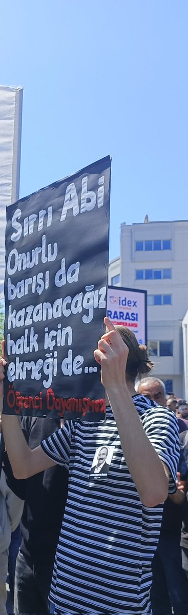 Yattigin yer incinmesin. Toprağın mezarlığın bir değil binlerce insanın kalbi...
Varlığın ve yüreğinin güzelliği değdi bu dünyaya ve ne yazık ki geçti ama merak etme iki gözüm izin baki.