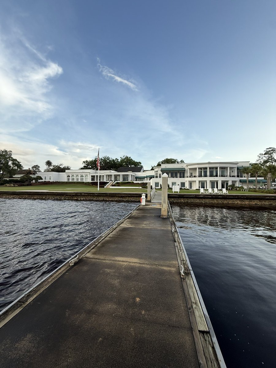 CU_TrialLawyer's tweet photo. Timuquana Country Club (1923)

Talk about Old South. This place oozes charm! The clubhouse resembles Tara from Gone with the Wind with spectacular views of the St. John’s River in Jacksonville. 

The Donald Ross greens are some of the finest around. Two thumbs up! https://t.co/EypIAlHw6E