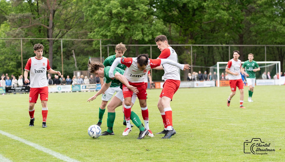 In de 4e klasse topper lijdt koploper <a href="/RoodWitV/">Rood-Wit Veldhoven</a>
de eerste seizoensnederlaag tegen naaste concurrent om het kampioenschap <a href="/VVVessem/">VV Vessem⚽️⚽️</a>. Toch heeft Rood Wit nog alles in eigen hand =>  omroepveldhoven.nl/?p=22148