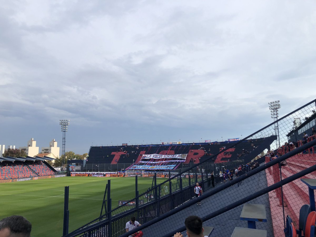 Fútbol por <a href="/Guemes1050/">AM 1050</a> y en el canal de YouTube de <a href="/Goldevestuario1/">Gol de Vestuario</a> 

Relatamos tu pasión 

Hoy 18 hs relato #Tigre #Boca 

Comenta Juan Pablo Mutti
Vestuarios <a href="/Zoetaniro1/">Zoe⭐️⭐️⭐️🇦🇷</a>