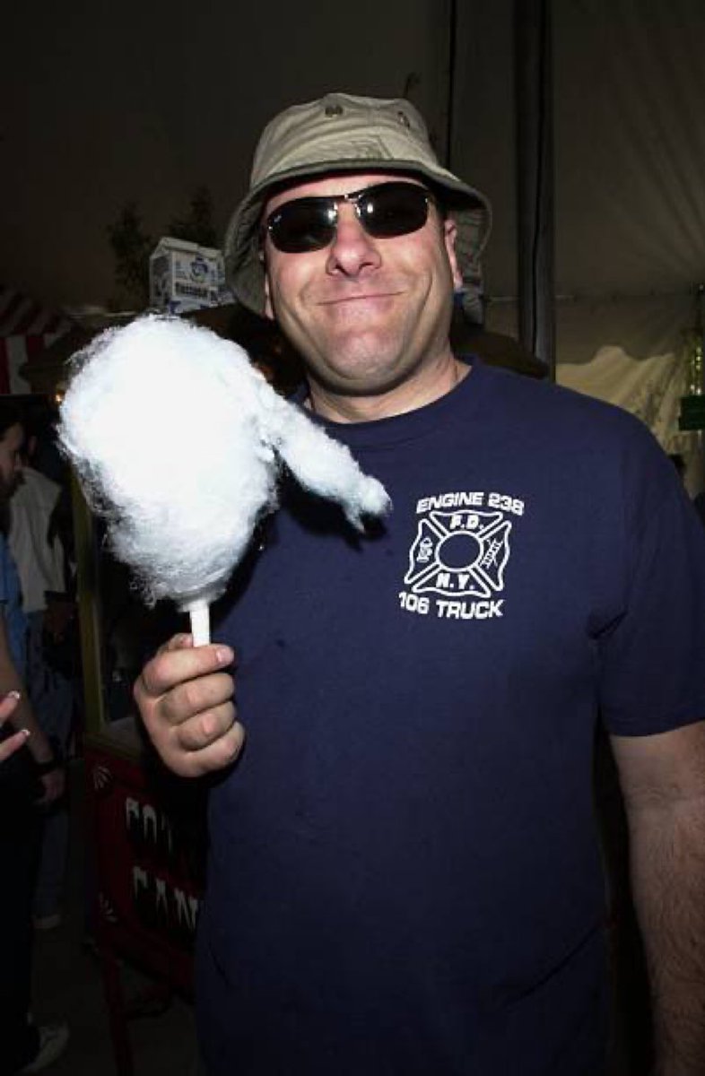 SopranosWorld's tweet image. Me while I’m being avoidant