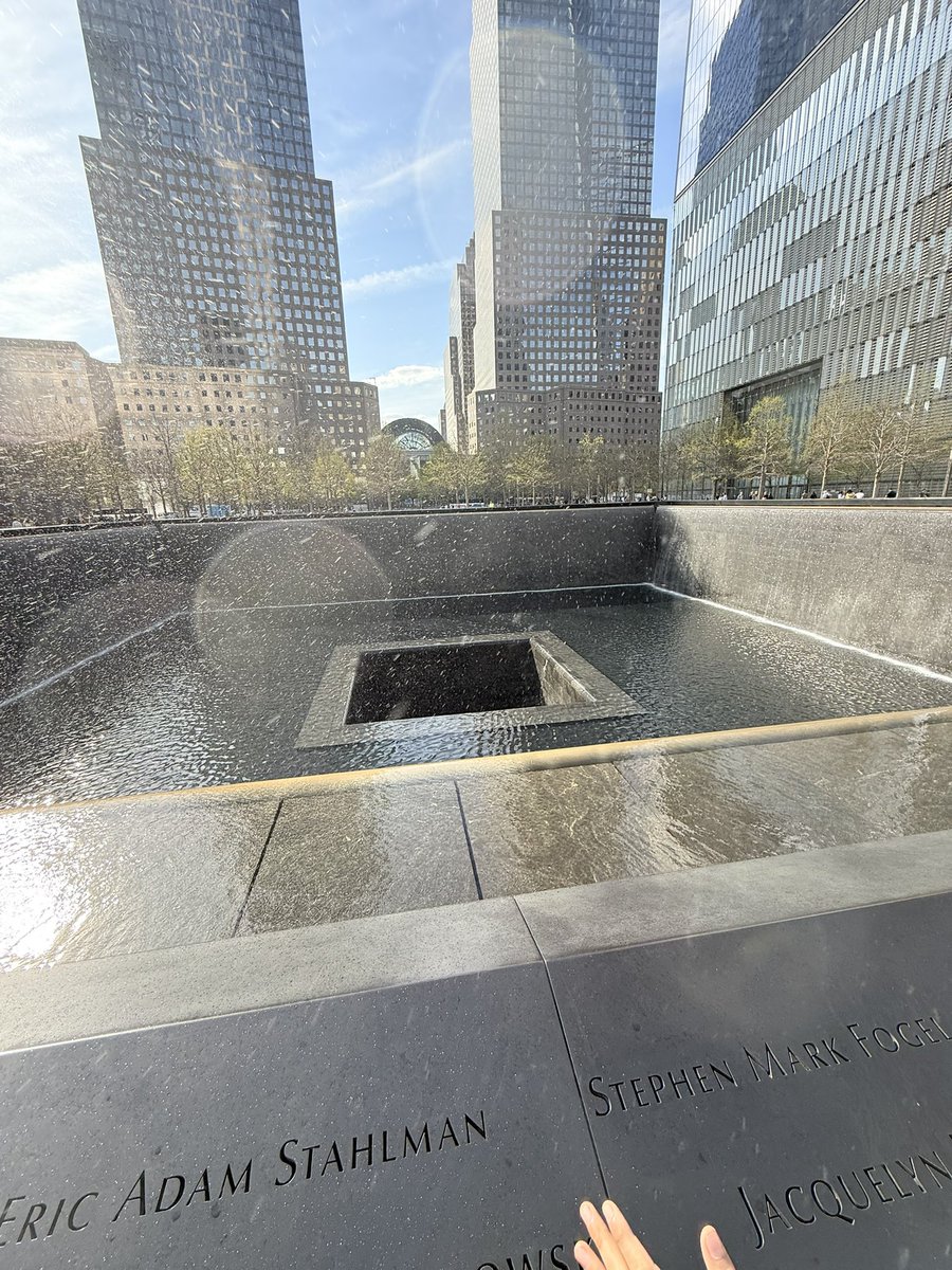 BeJoyParis's tweet photo. @Diane_Jackson7 Visiting the 9/11 memorial in NYC a week ago. https://t.co/jzlrvM262e
