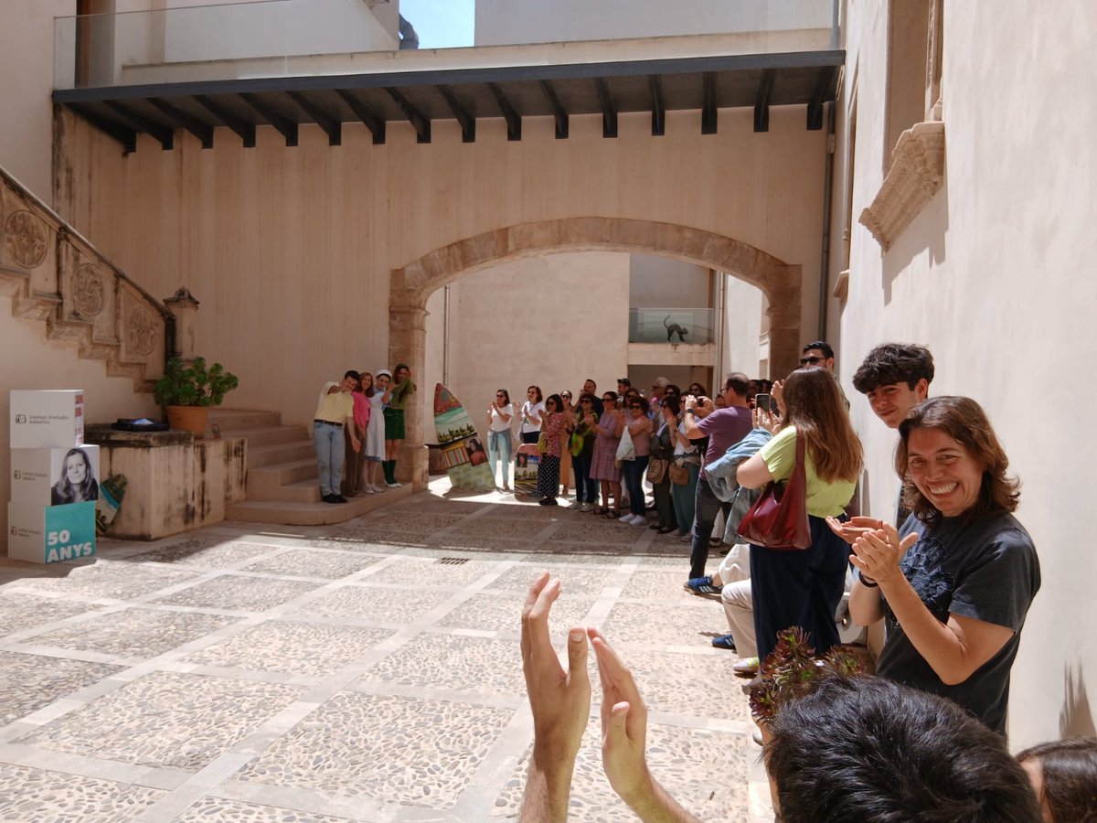 Institut d'Estudis Baleàrics (@iebalearics) on Twitter photo 🔸Entorn de les activitats organitzades amb motiu de la celebració dels cinquanta anys de "Te deix, amor, la mar com a penyora"📘🌊, de <a href="/CarmeRiera_ofic/">Carme Riera</a> , aquest cap de setmana han tingut lloc les rutes teatralitzades, organitzades per l' <a href="/IEBalearics/">Institut d'Estudis Baleàrics</a> 🙌. 🔸Entorn de les activitats organitzades amb motiu de la celebració dels cinquanta anys de "Te deix, amor, la mar com a penyora"📘🌊, de <a href="/CarmeRiera_ofic/">Carme Riera</a> , aquest cap de setmana han tingut lloc les rutes teatralitzades, organitzades per l' <a href="/IEBalearics/">Institut d'Estudis Baleàrics</a> 🙌.