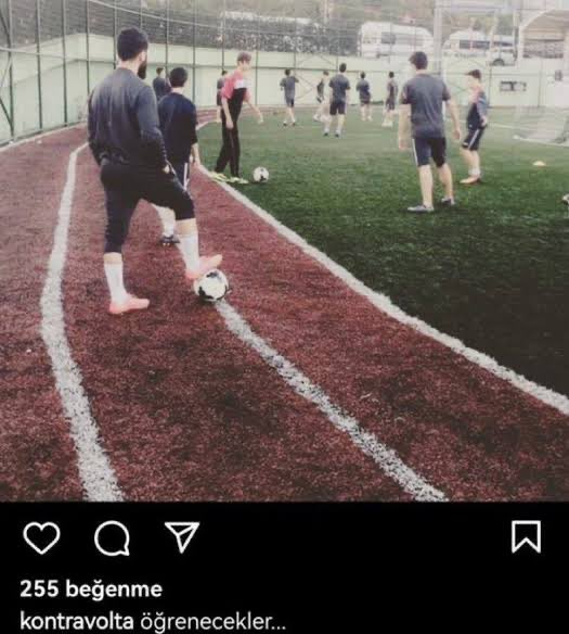 besiktaslikus's tweet photo. asil olayin biceps degil sirt oldugunu https://t.co/Hvmz9qVtkj