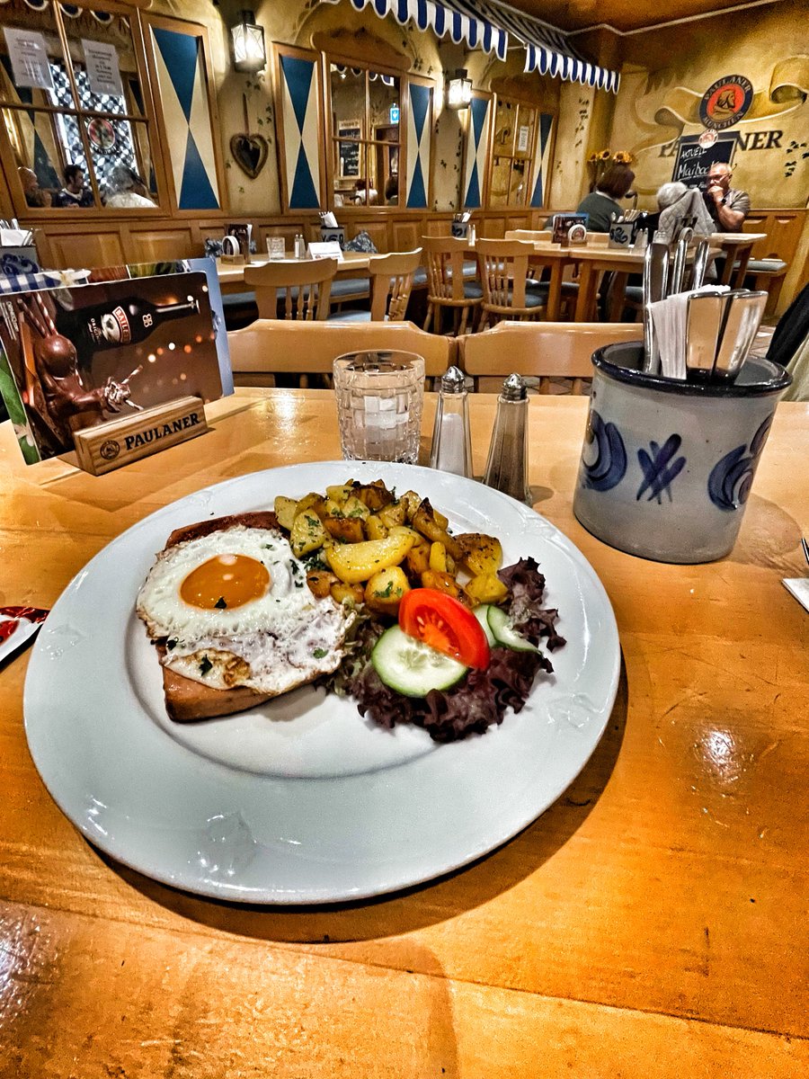 #Maibock frisch vom Fass, dazu #Leberkäse mit #Bratkartoffeln … 😋🥰
<a href="/PaulanerPresse/">Paulaner Brauerei</a> <a href="/germanbrewers/">Deutscher Brauer-Bund</a>