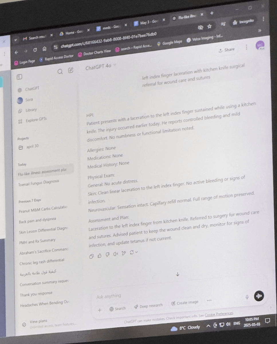 一位病人因为手指割伤去看医生，结果却赫然发现医生在咨询GPT。更可怕的是，根据病人偷拍的照片，GPT聊天记录显示，他对每个病人都做了同样的事情...

您怎么看这个事？