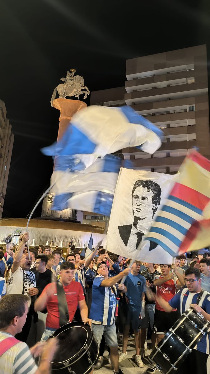 Cuánto se lo merece toda esta gente!

Disfruten.