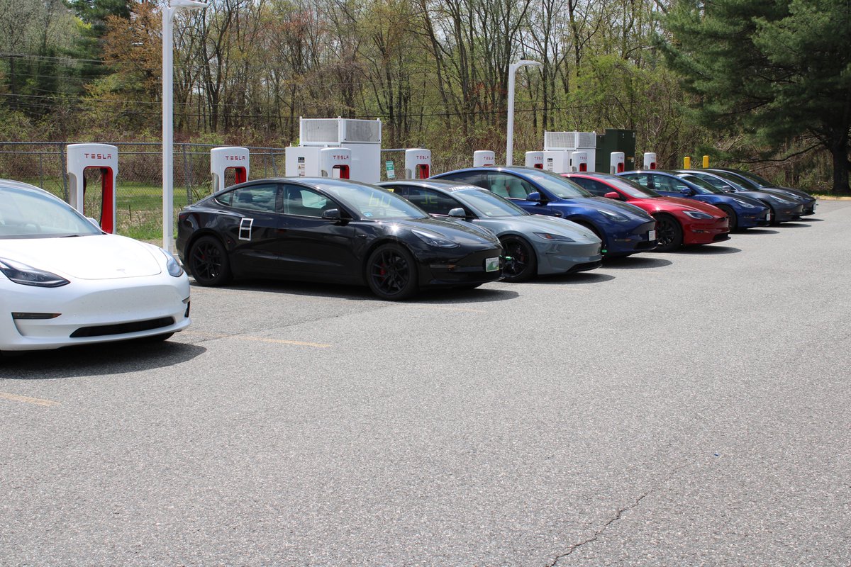 Model3Challenge's tweet image. Thank you to everyone who joined us for our Palmer Motorsports Park event! We had a great time with other owners and a wide range of cars from the 3, to the Model S, and Model Y!
Rudy takes home the first place trophy, just barely edging out David by 3/10ths of a second!…