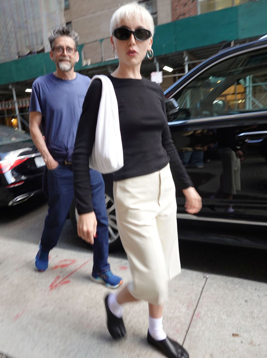 Emma Chamberlain News Updates tweet media