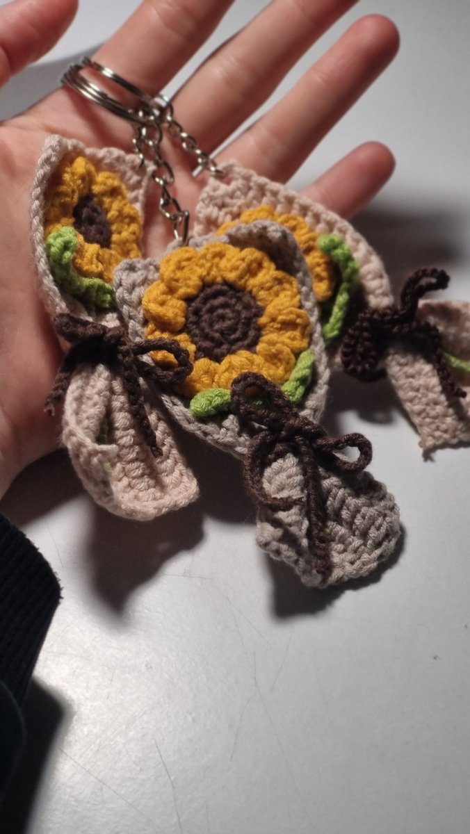 Güzel bir şey yaptığımda herkese göstermek istiyorumm herkesee😃🥰