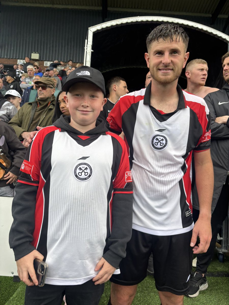 GREENY1987's tweet photo. @Hednesford_Town https://t.co/Zn5RcUnzgR