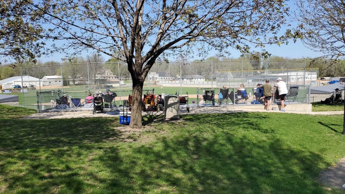 mnmarty2's tweet image. Missle park is where it&apos;s at @LogatorBaseball are here with @BoniSaints 2 -1 in 5th. What a beautiful day to be back at townballin. @TownBallTuesday @MinnBaseball