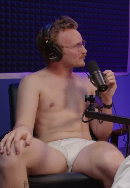 AlexMar31934563's tweet photo. Jeremy Adler from Business Casual Podcast wearing Hanes tighty whities (presumably for a bit although he says he’s always worn them), but honestly he seems like the exact type of guy who would wear them… https://t.co/dTDZLeguD0