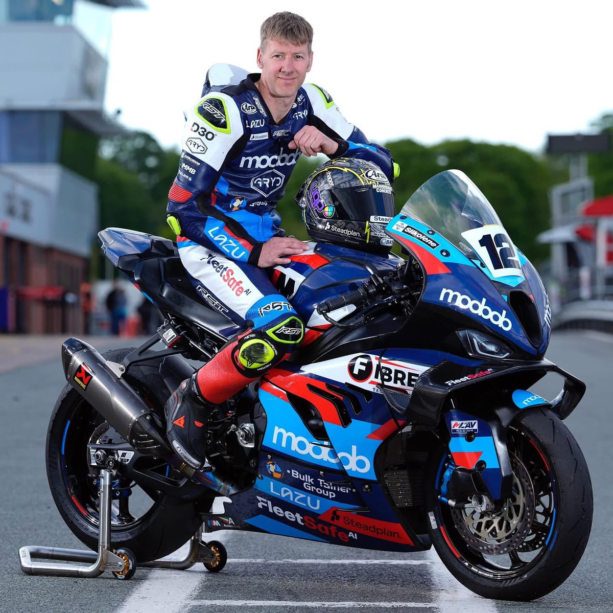 Nice to see Hutchy’s new colours in the new MLav roads team!  

He is at #Oulton #BSB doing Superstock this weekend. 🇮🇲👍

#iomtt #TT2025