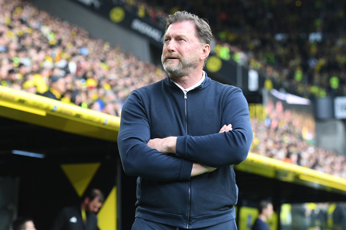 🚨🐺 BREAKING | VfL Wolfsburg have sacked Ralph Hasenhüttl with immediate effect!

Assistant coaches Craig Fleming and Patrick Hasenhüttl will also leave the club.

The separation had already been planned for the end of the season as reported. 

U19 coach Daniel Bauer will take