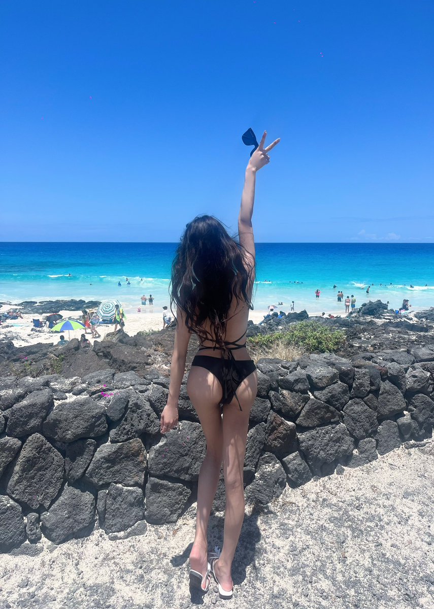misachu_chu's tweet photo. 海と山と空��🌈🩷✨
ハワイと言ったらOahu島(1枚目
だけどHawaii島(2.3枚目
初めて行ったけどめちゃくちゃ感動した🥺
並べると海の感じ全然違くて不思議😽🍍 https://t.co/NR1UZTITaG