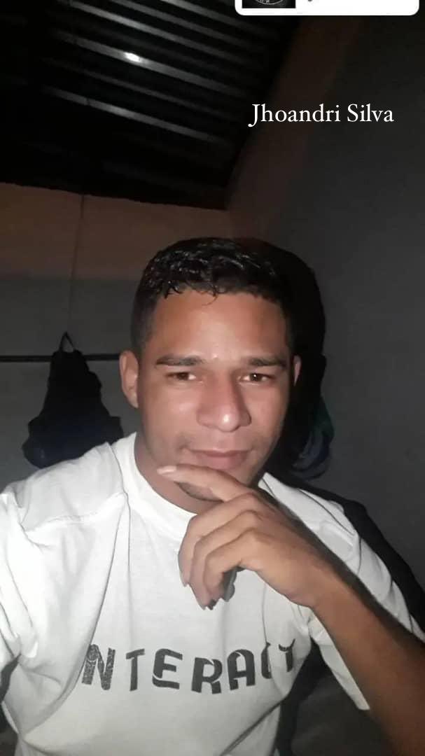 🚨ATENCIÓN | Denuncian nueva muerte bajo custodia del Estado venezolano

Madres y familiares denuncian la muerte de Lindomar Jesús Amaro Bustamante, joven de 27 años (CI 26.950.192), ocurrida este sábado 3 de mayo en la cárcel de #Tocorón, estado Aragua. Lindomar fue detenido en