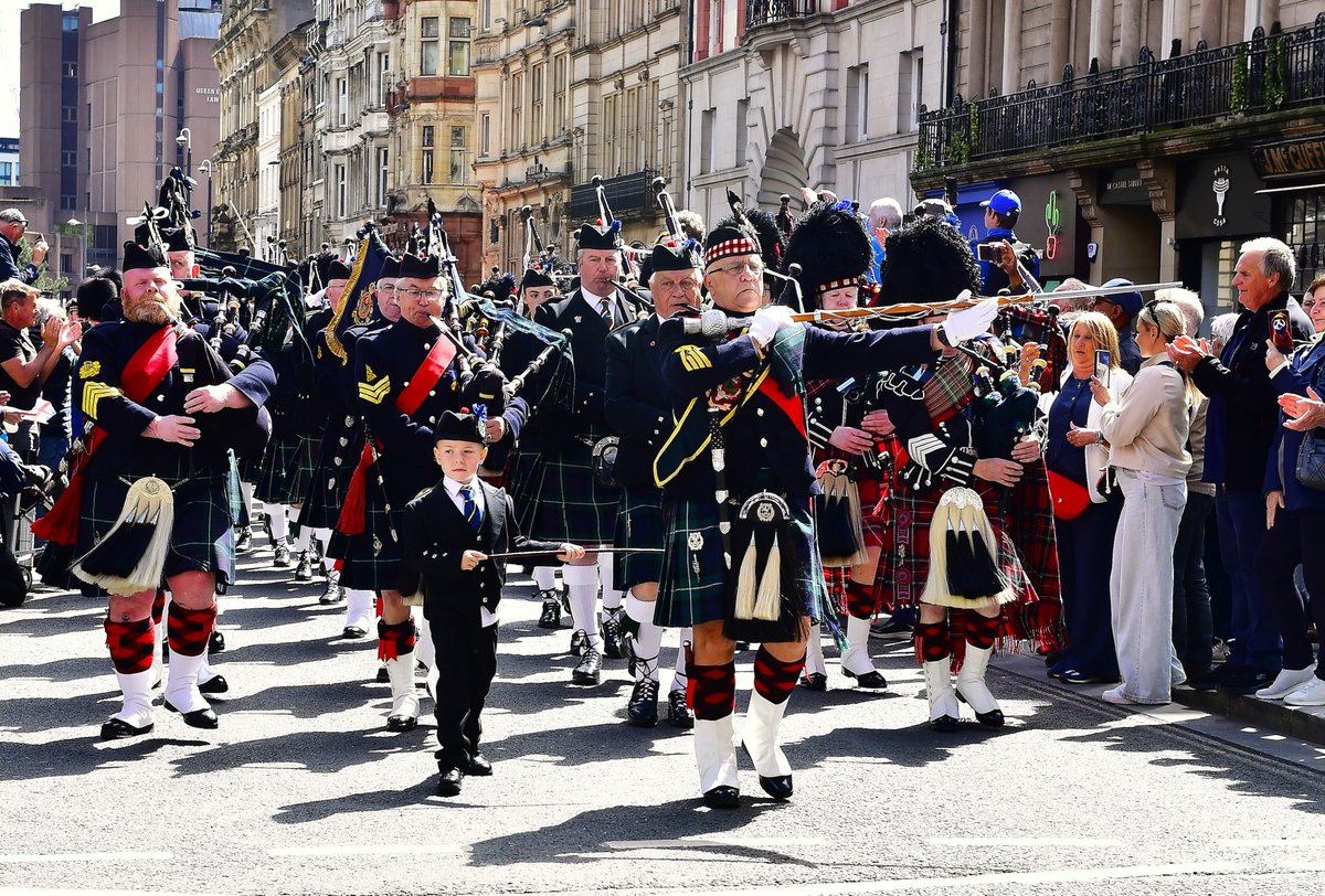 James Malone (@jimmalone56) on Twitter photo Beating Retreat #VEDay80 Castle Street. <a href="/lpool_LSSL/">Liverpool Streetscene Services Ltd</a> <a href="/lpoolcouncil/">Liverpool City Council</a> <a href="/bbcmerseyside/">BBC Merseyside</a> <a href="/BBCNWT/">BBC North West</a> <a href="/andymal90/">Andy Malone ๐๐ค๐ผ</a> <a href="/johnozzer/">John O'Neill</a> <a href="/MrsTimCahill/">Vicki O'Neill</a> <a href="/oldpicposter/">Kathleen</a> <a href="/RBLI/">RBLI</a> <a href="/KatieWalderman/">Katie Walderman</a> <a href="/alamy/">Alamy</a> #liverpoolscottish Beating Retreat #VEDay80 Castle Street. <a href="/lpool_LSSL/">Liverpool Streetscene Services Ltd</a> <a href="/lpoolcouncil/">Liverpool City Council</a> <a href="/bbcmerseyside/">BBC Merseyside</a> <a href="/BBCNWT/">BBC North West</a> <a href="/andymal90/">Andy Malone ๐๐ค๐ผ</a> <a href="/johnozzer/">John O'Neill</a> <a href="/MrsTimCahill/">Vicki O'Neill</a> <a href="/oldpicposter/">Kathleen</a> <a href="/RBLI/">RBLI</a> <a href="/KatieWalderman/">Katie Walderman</a> <a href="/alamy/">Alamy</a> #liverpoolscottish