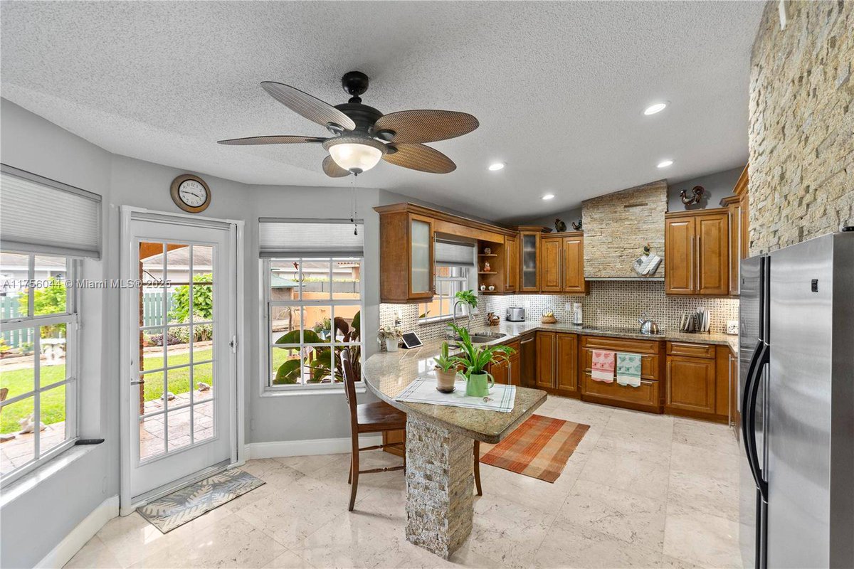 FOR SALE - $1,276,000
954 55 44 796
3/3

Homes for sale: 9980 NW 28th Ter, Doral, FL 33172 (MLS #: A11756044) with 3 beds, 3.0 baths, 2351 sqft, and listed for $1276000.  sidleroldan.lirflorida.com/d8rcwrk9