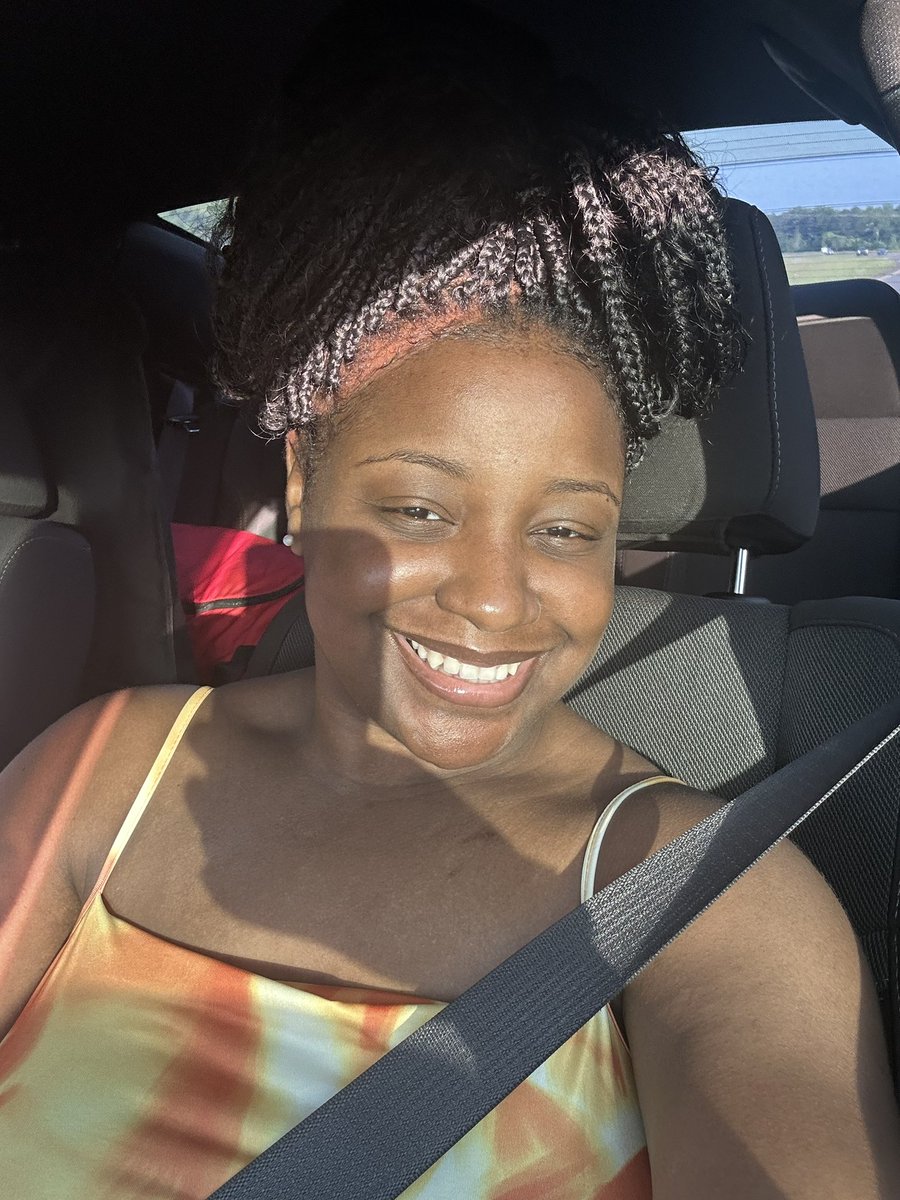 Khadeysha's tweet photo. Sun kissed 💛🧡 https://t.co/nKb9MIBZC7