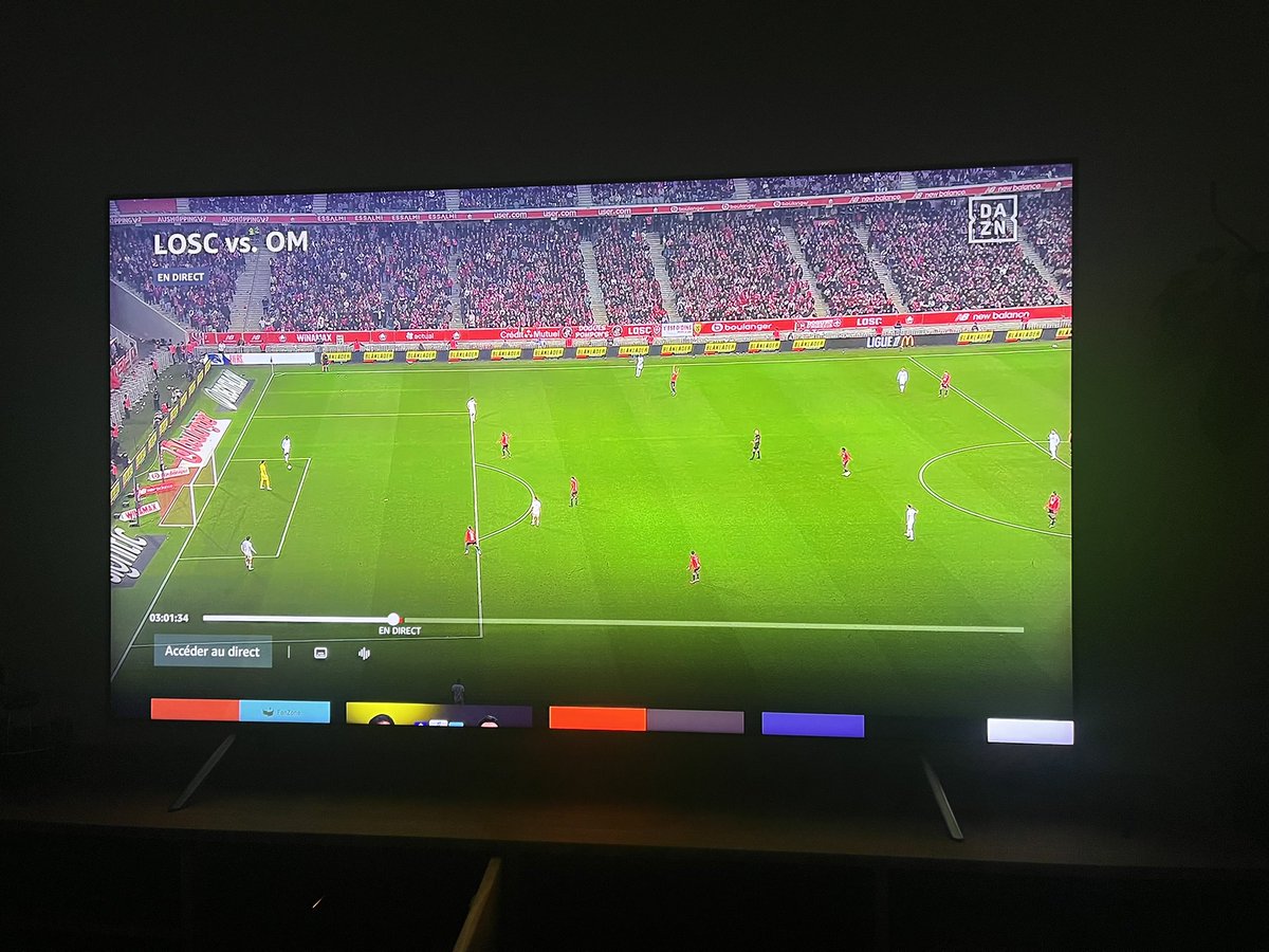 Le joueur Lillois est déjà dans la surface au moment de la remise en jeu; but normalement invalidé !!!
Qui est l’assistant VAR ce soir svp?
👀 👀 
#TeamOM <a href="/MassiliaZone/">Massilia Zone</a>