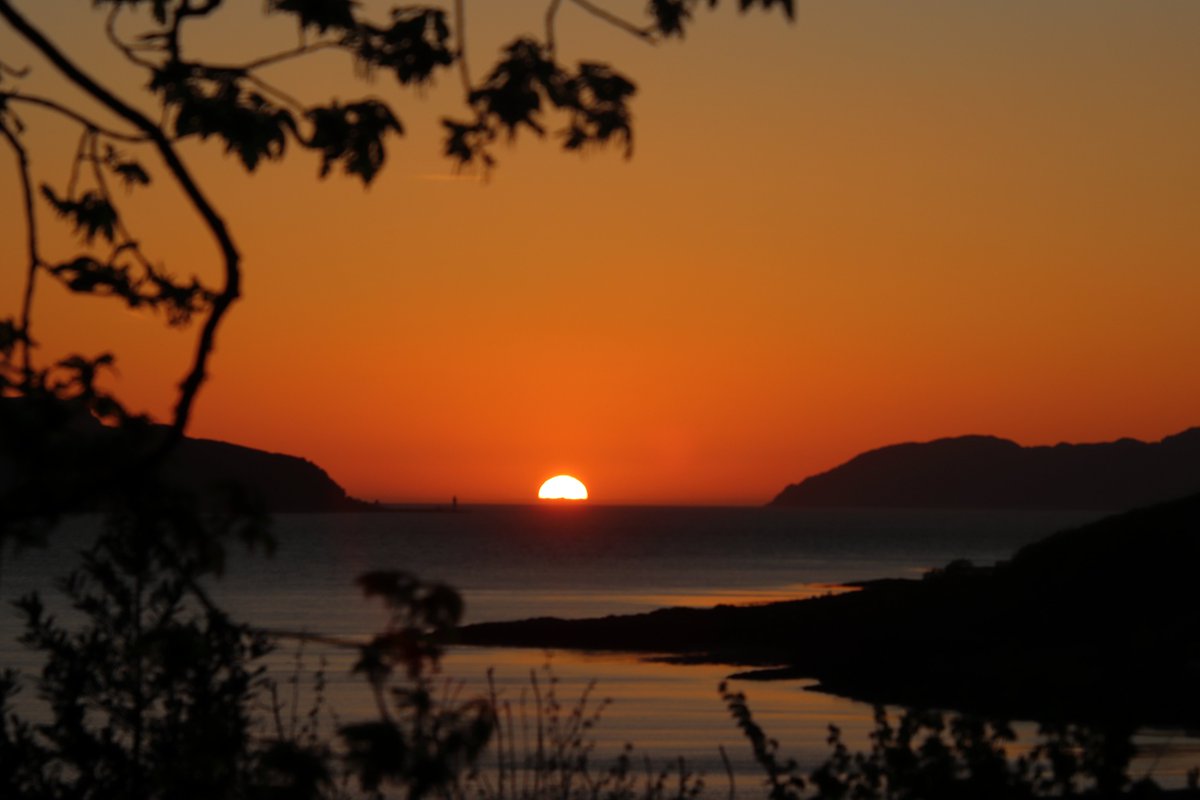 Goodnight from Drimnin

Perfect end to a cracking day. A stunning view from #Drimnin this evening as from an almost cloudless sky the sun decended into the sea between Ardnamurchan and the Rubha nan Gall Lighthouse (Isle of Mull)

#Sunset #Westisbest <a href="/VisitScotland/">VisitScotland</a>