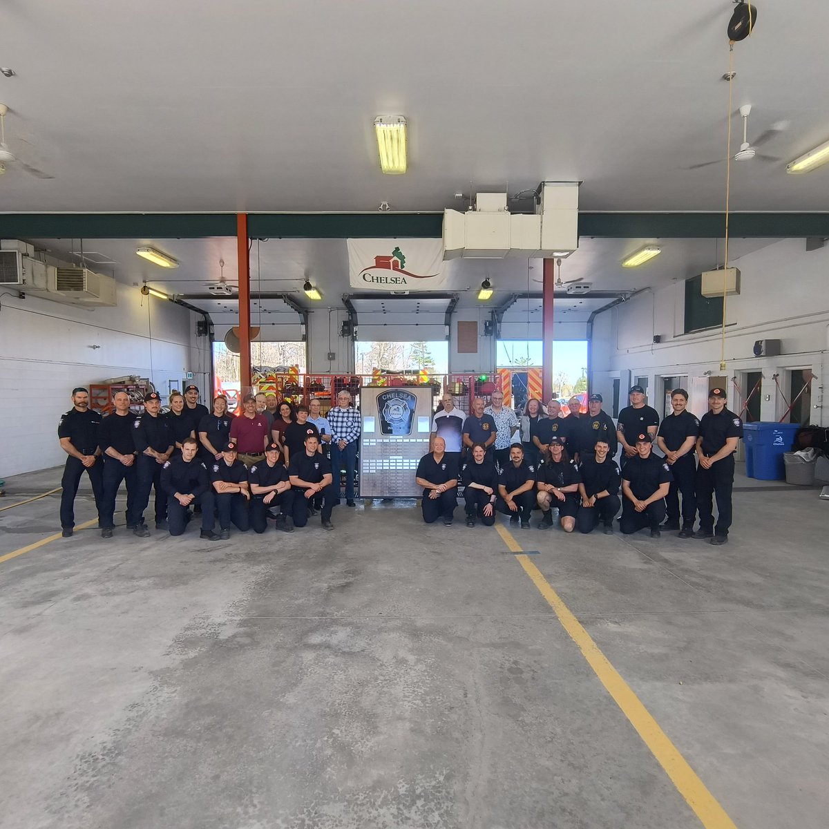 BaseballChelsea's tweet image. Dévoilement d'une plaque honorant les pompiers de @ChelseaQC dans le cadre du 150e anniversaire. Baseball Chelsea heureuse de participer à la fête.

Unveiling of a plaque honoring Chelsea firefighters as part of the 150th festivities. Baseball Chelsea honoured to be a part of it.