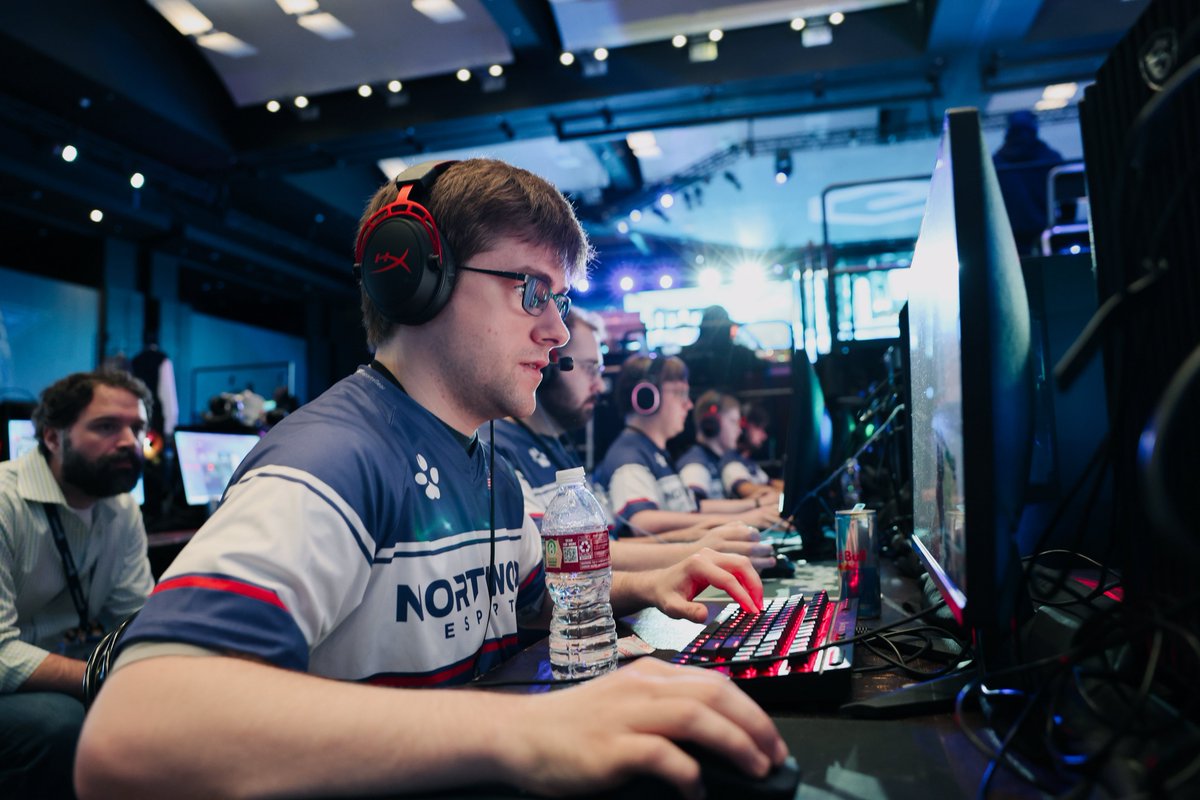 Northwood Esports (@northwoodesport) on Twitter photo Back to back GRAND FINALS π₯
Up next Counter Strike at #playflyggtoc vs <a href="/Fisher_Esports/">Fisher Esports</a>
Tune in: Twitch.tv/playflygg Back to back GRAND FINALS π₯
Up next Counter Strike at #playflyggtoc vs <a href="/Fisher_Esports/">Fisher Esports</a>
Tune in: Twitch.tv/playflygg